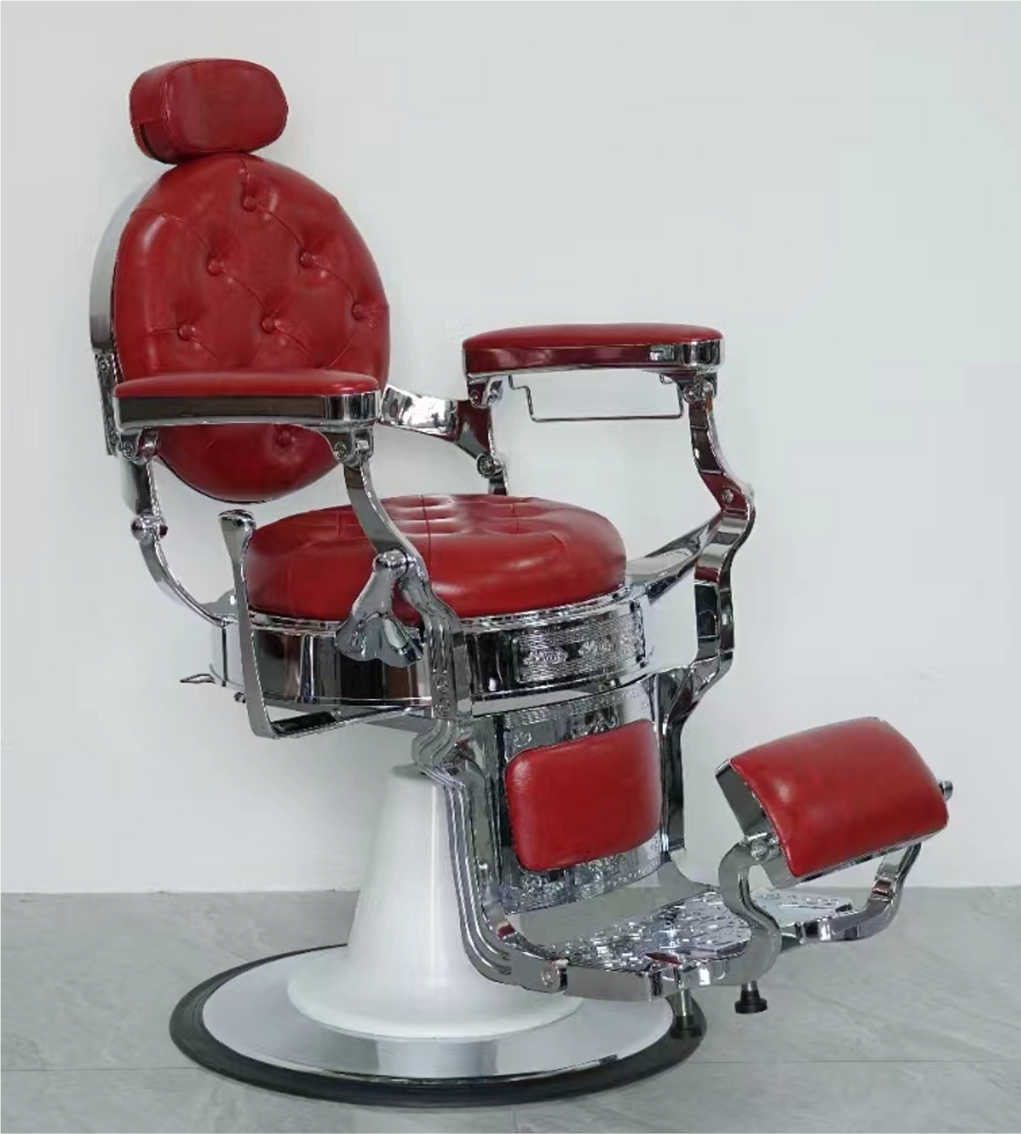 Klassischer Barberstuhl in Rot mit Chrom-Finish