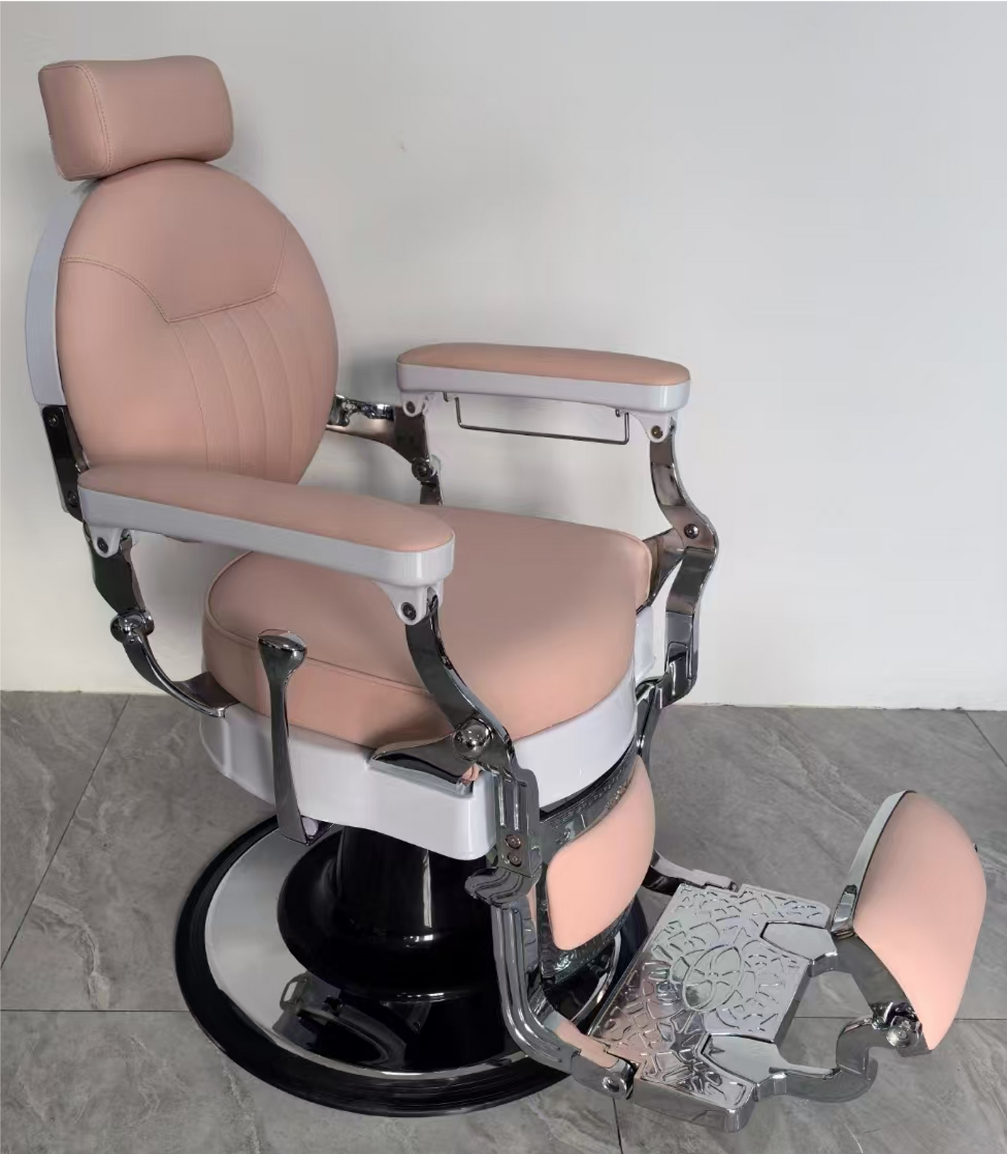 Eleganter Barberstuhl in Rosé mit Chrom-Finish