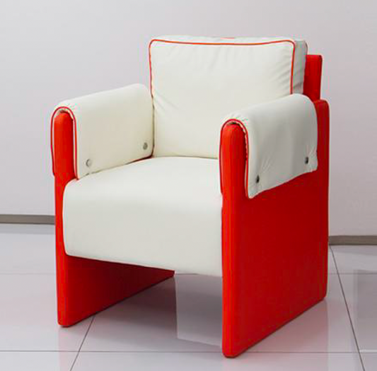 Modern lounge chair in red and white – stylish &amp; comfortable